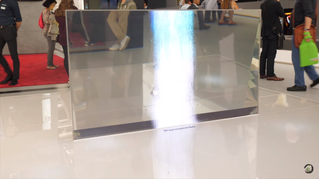 Стекают капли по стеклу пока сериал сижу смотрю...