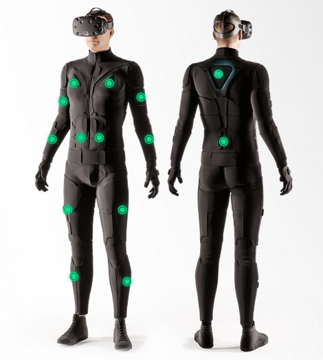 Тыщ, бдыщ, бум - вибрирует костюм.