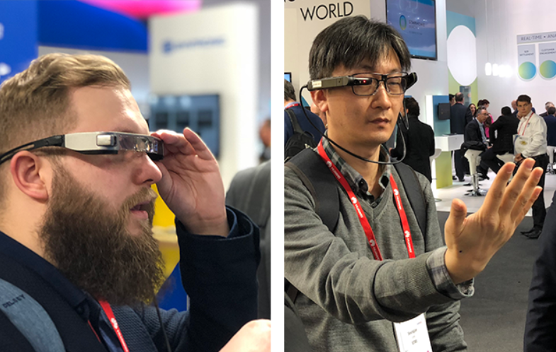 Следи за моей рукой.